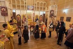 Молебен с акафистом перед ковчегом с частицей святых мощей блж. Матронушки Московской