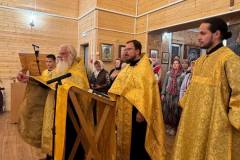 Молебен с акафистом перед ковчегом с частицей святых мощей блж. Матронушки Московской