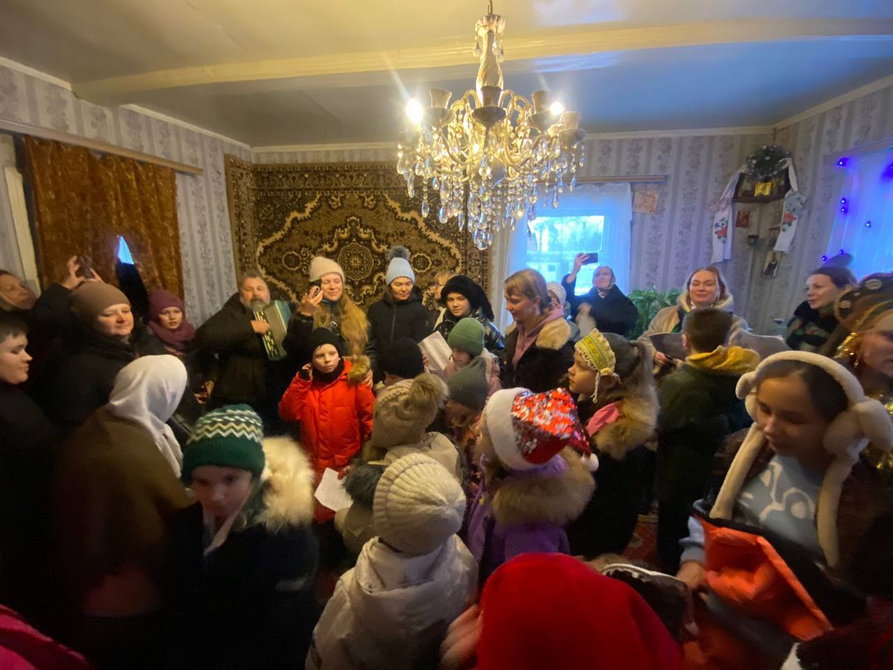 С Рождеством приходят Святки — начинаем петь колядки!