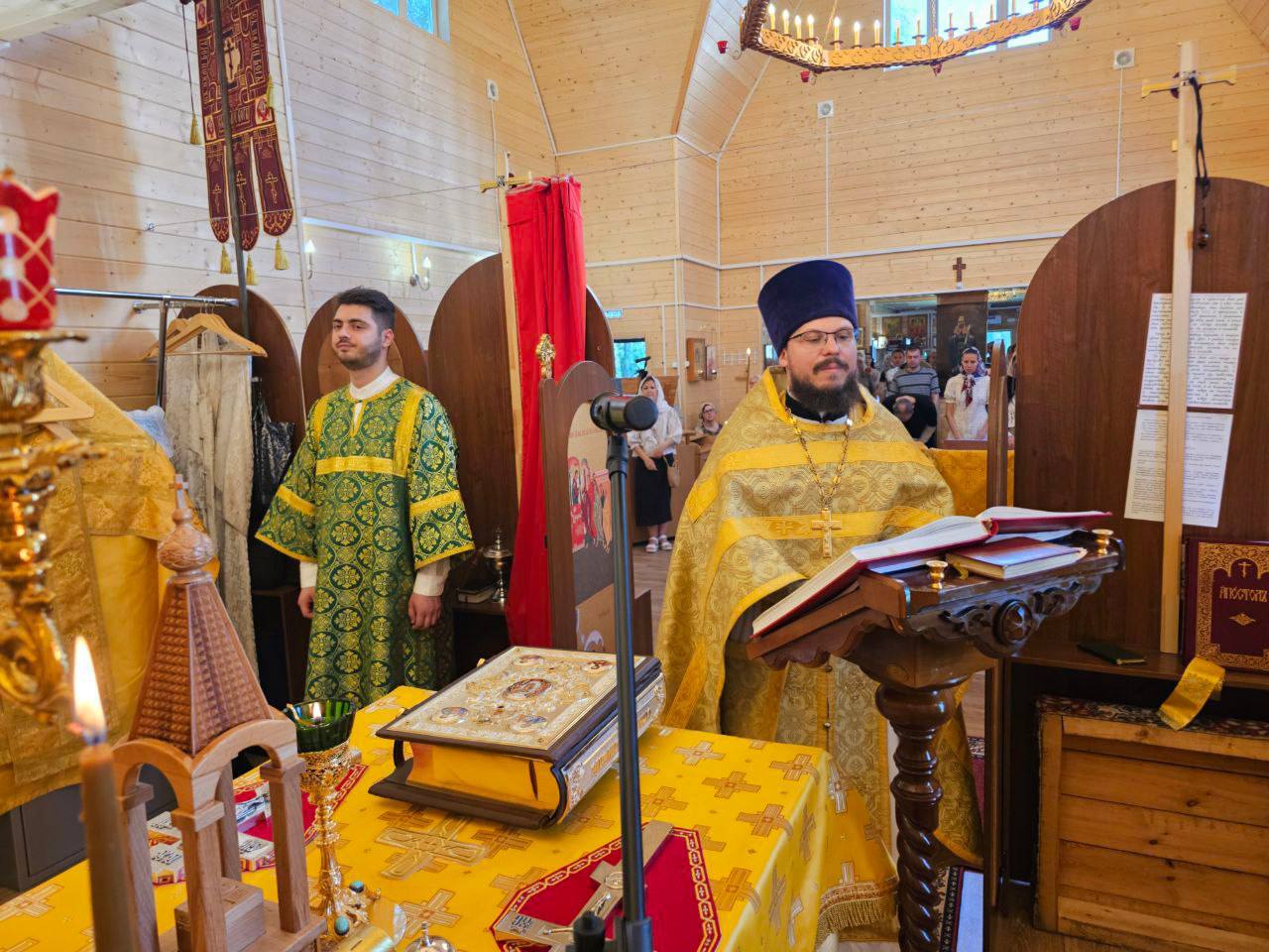 Память святых отцов шести Вселенских Соборов. Божественная Литургия.