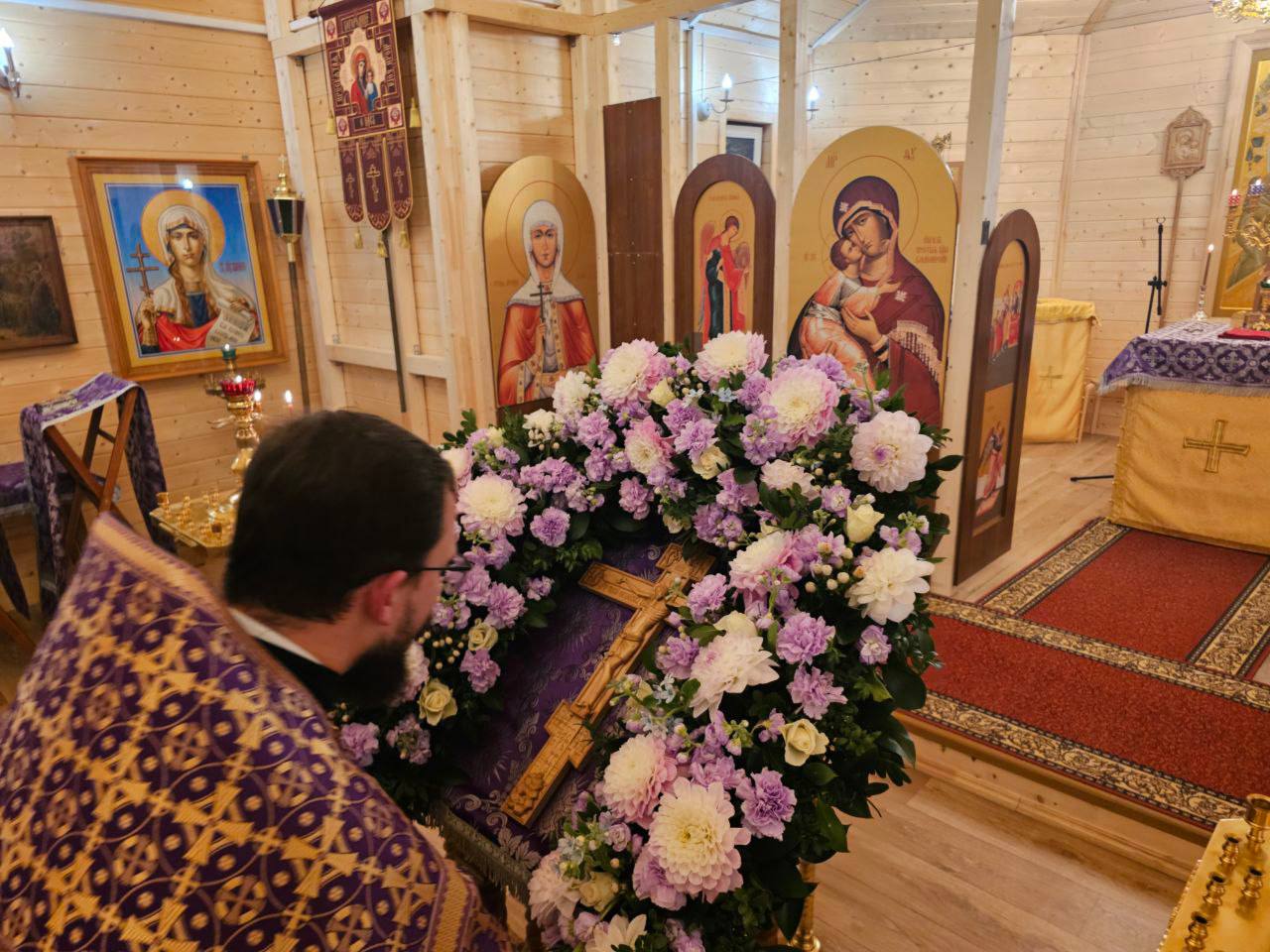 Всемирное Воздвижение Честного и Животворящего Креста Господня