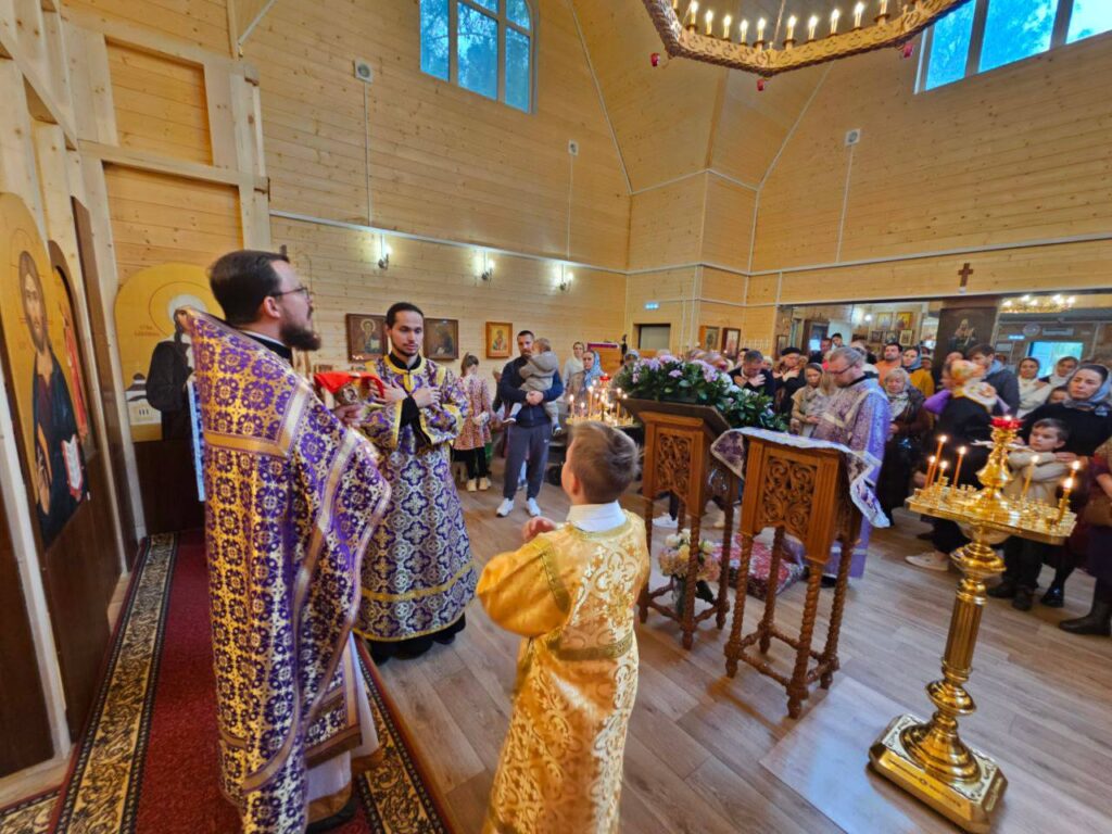 27.09.2025 г. Всемирное Воздвижение Честного и Животворящего Креста Господня.