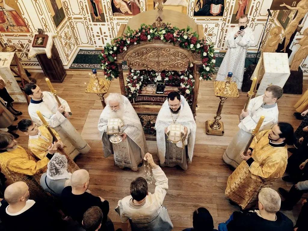 ХРИСТОС ВОСКРЕСЕ!