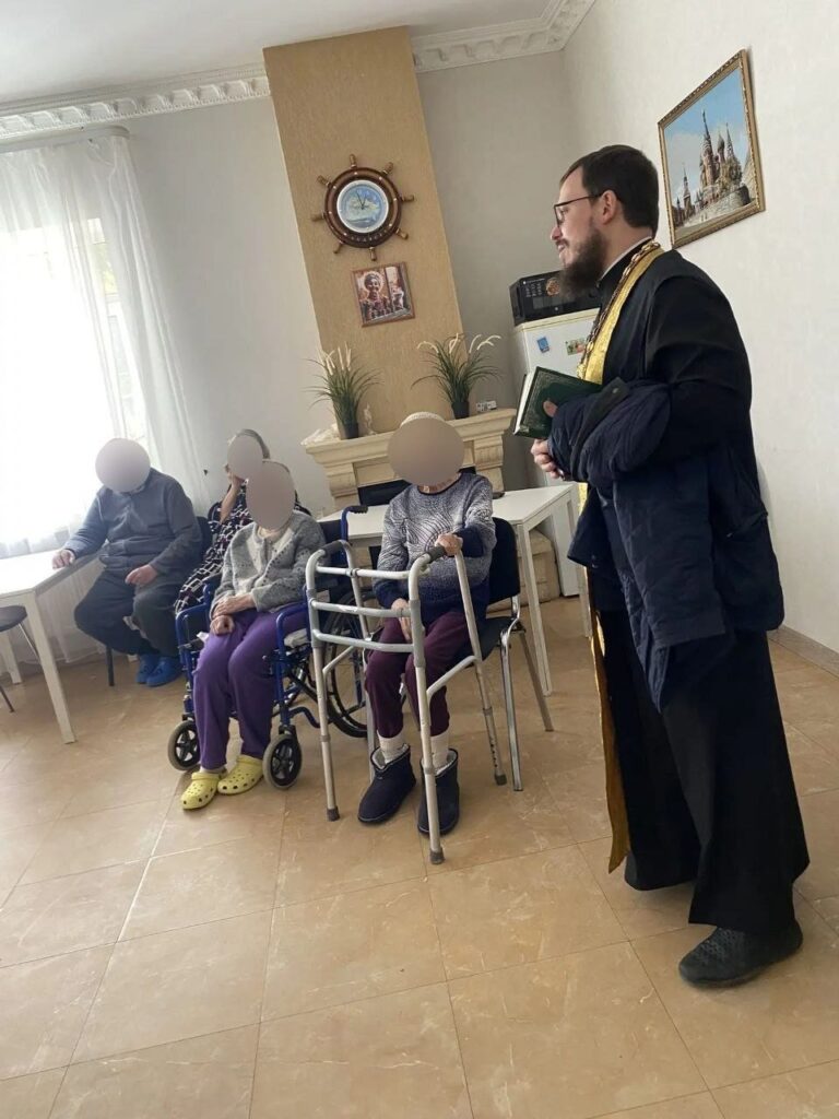 Поздравление пожилых людей из пансионата "Древо Жизни"