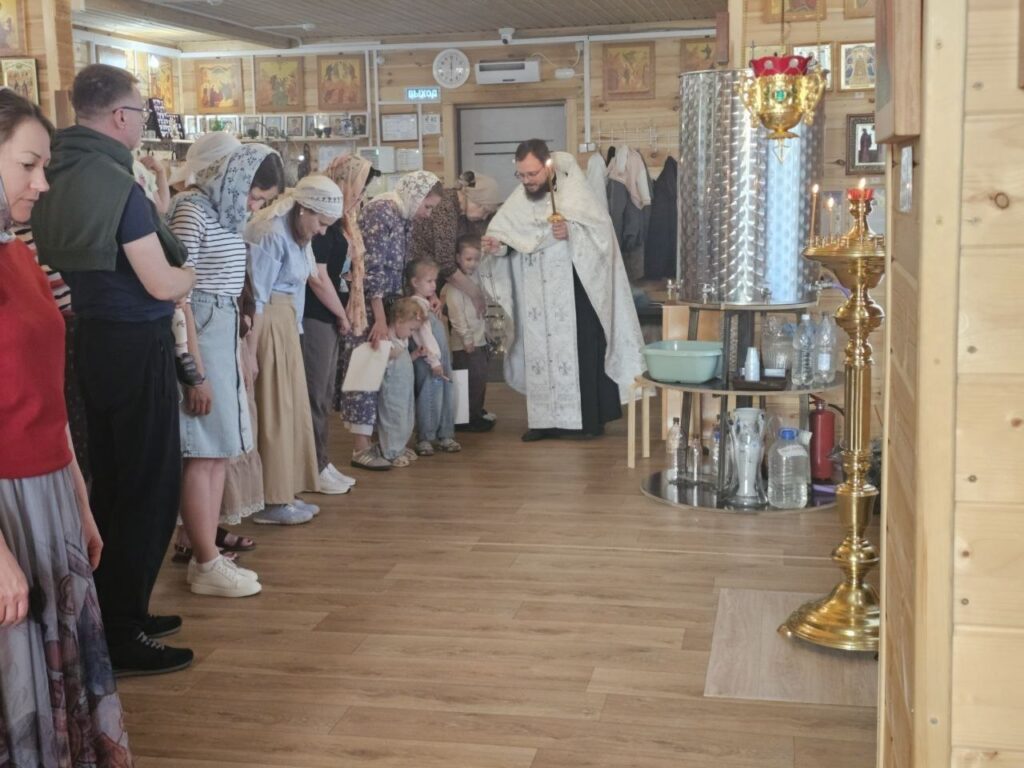 Днесь весна благоухает …