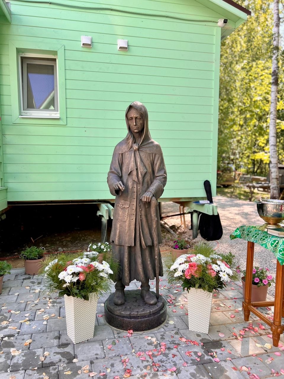 Памятник святой блаженной Ксении Петербургской