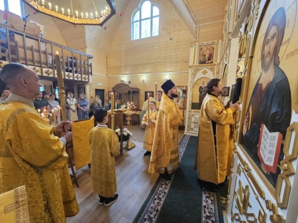 14 июня 2026 Всех святых, в земле Русской просиявших