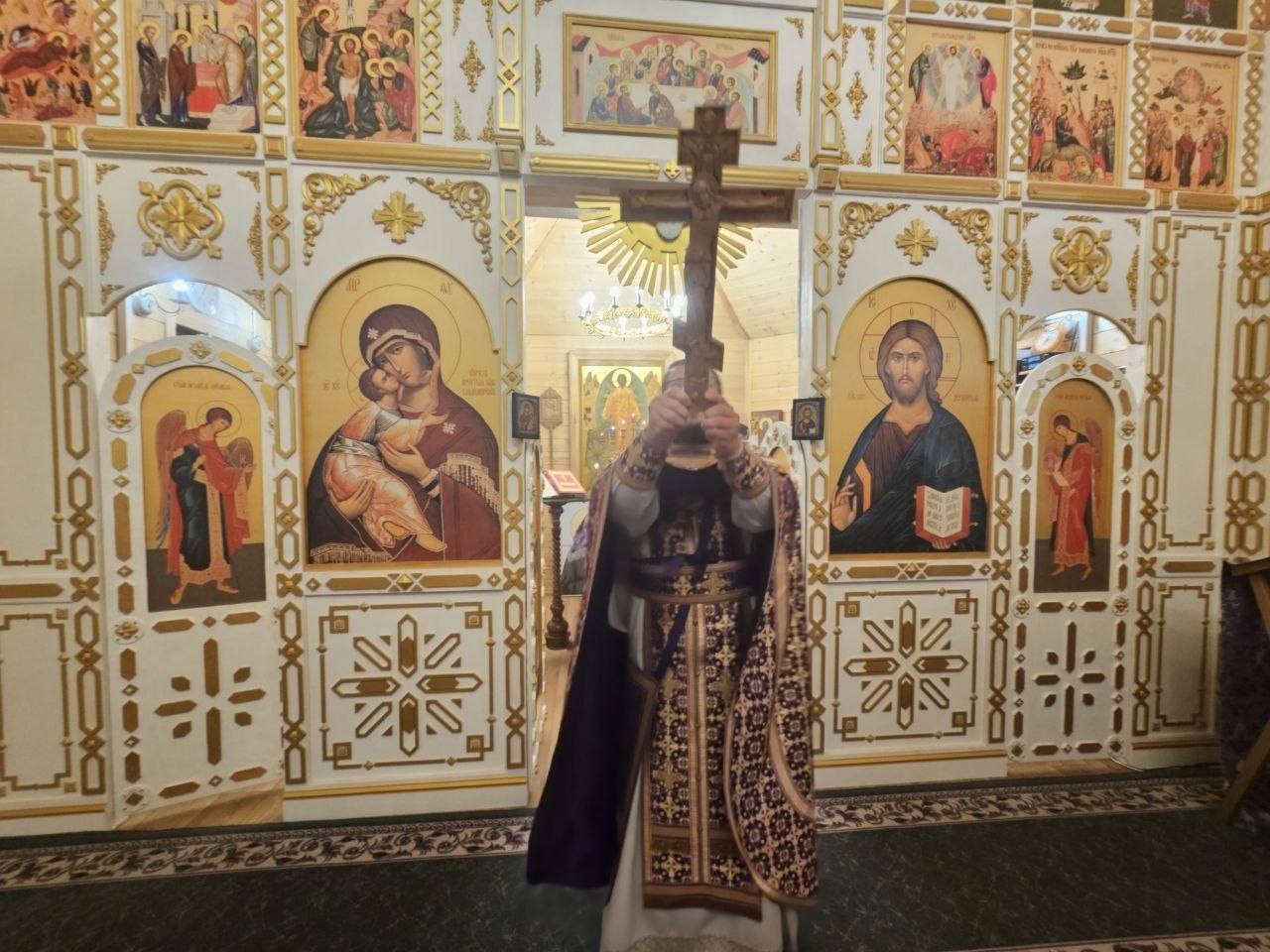 Всемирное Воздвижение Честного и Животворящего Креста Господня